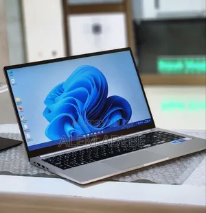 New Laptop Samsung 8GB Intel Core I5 SSD 256GB