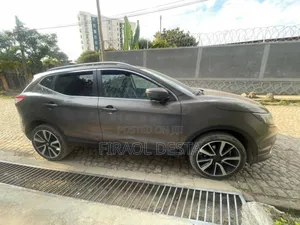 Photo - Nissan Qashqai 2016 Gray