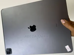 Photo - New Apple iPad Pro 12.9 (2020) 256 GB