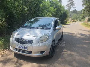 Photo - Toyota Yaris 2008 Silver
