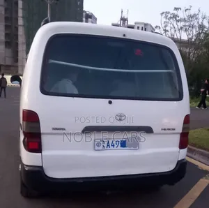 Photo - Toyota HiAce 2005 White