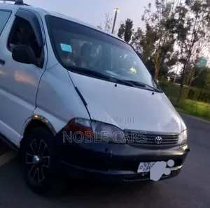 Toyota HiAce 2005 White