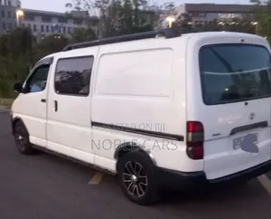 Toyota HiAce 2005 White