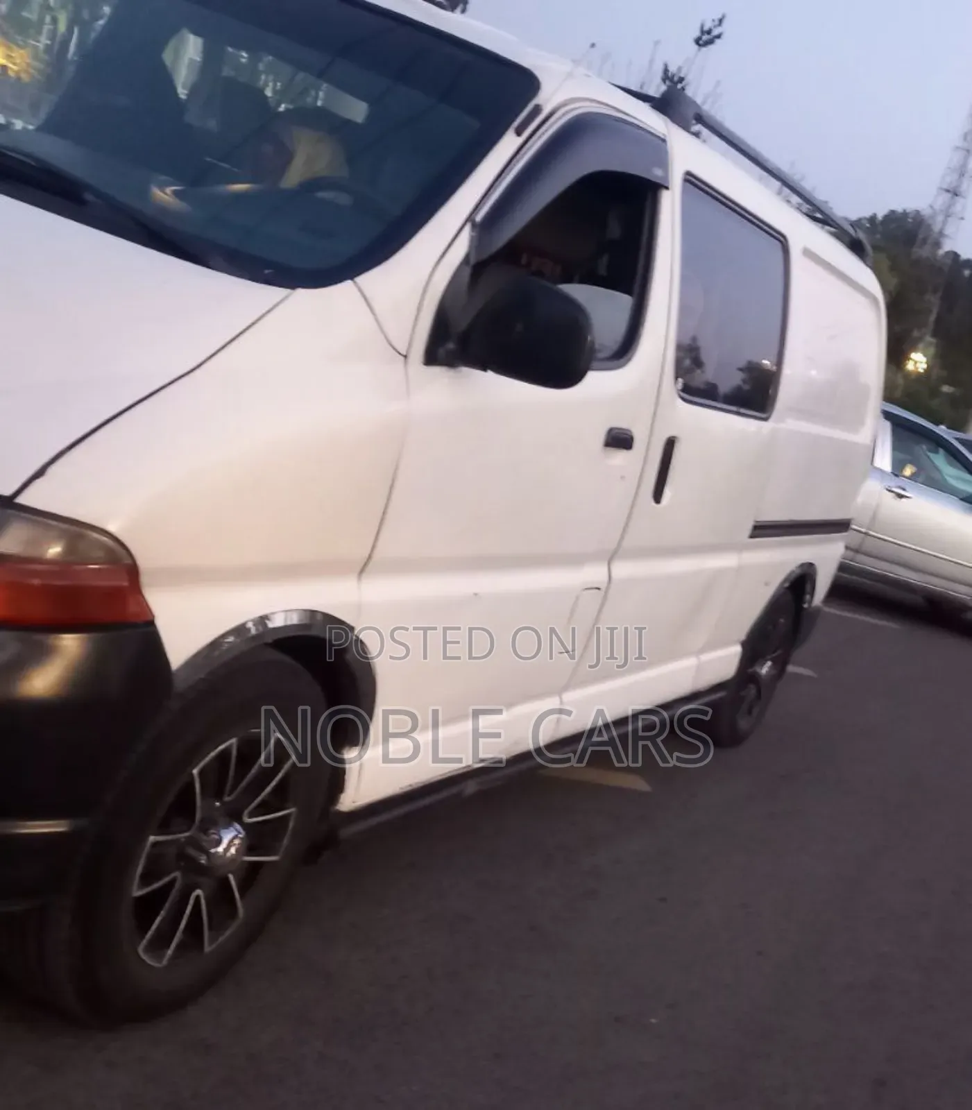 Toyota HiAce 2005 White