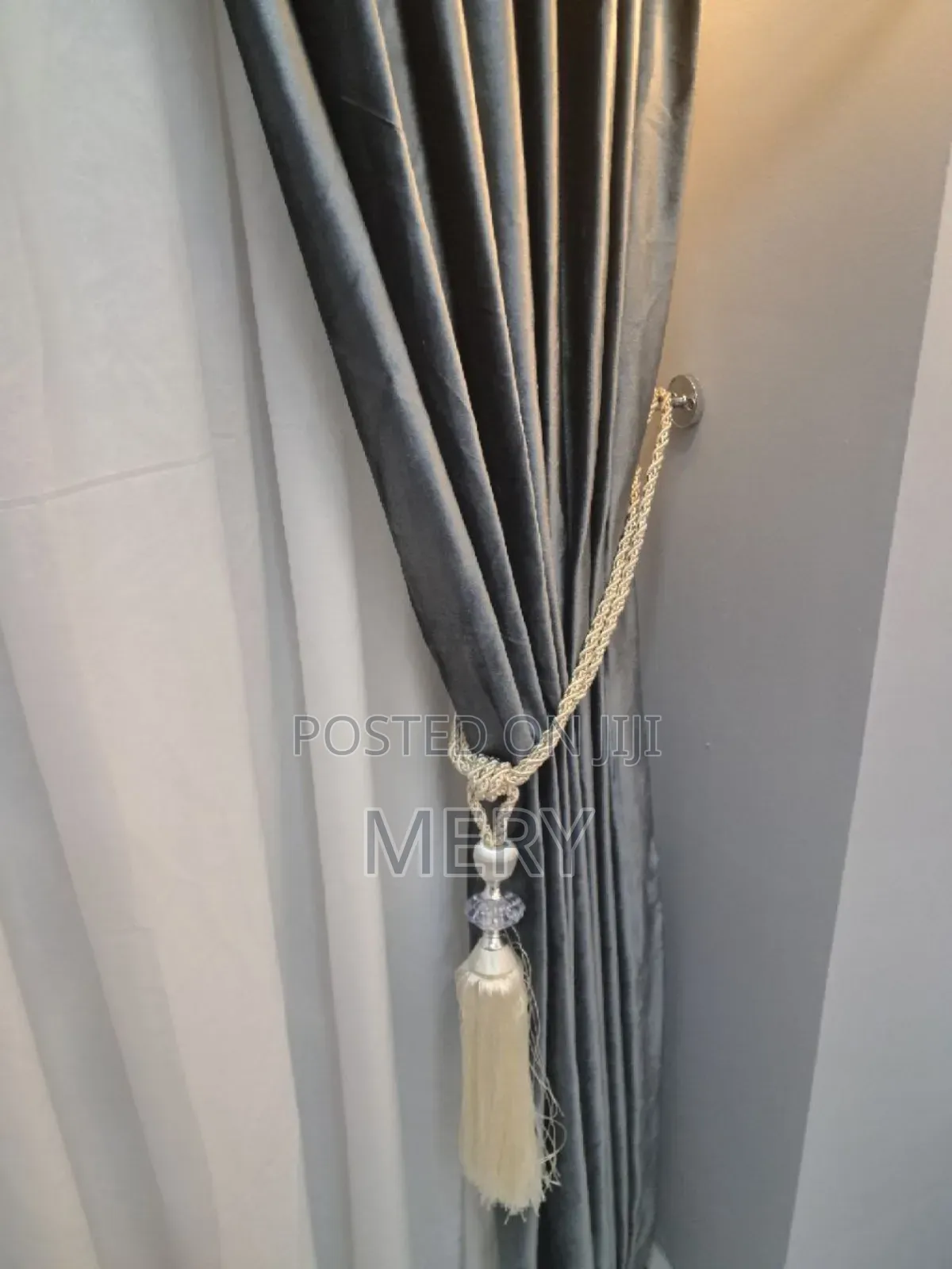 የመጋረጃ ማሰሪያ