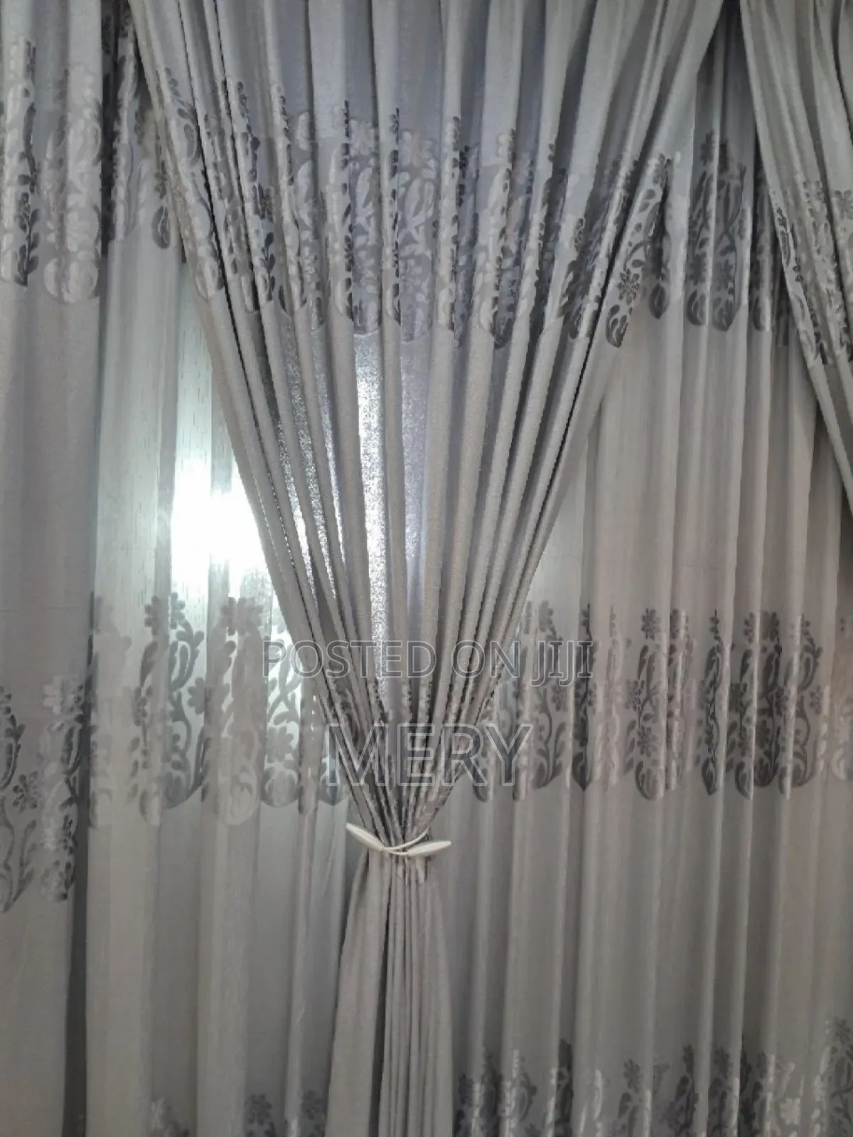 የመጋረጃ ማሰሪያ