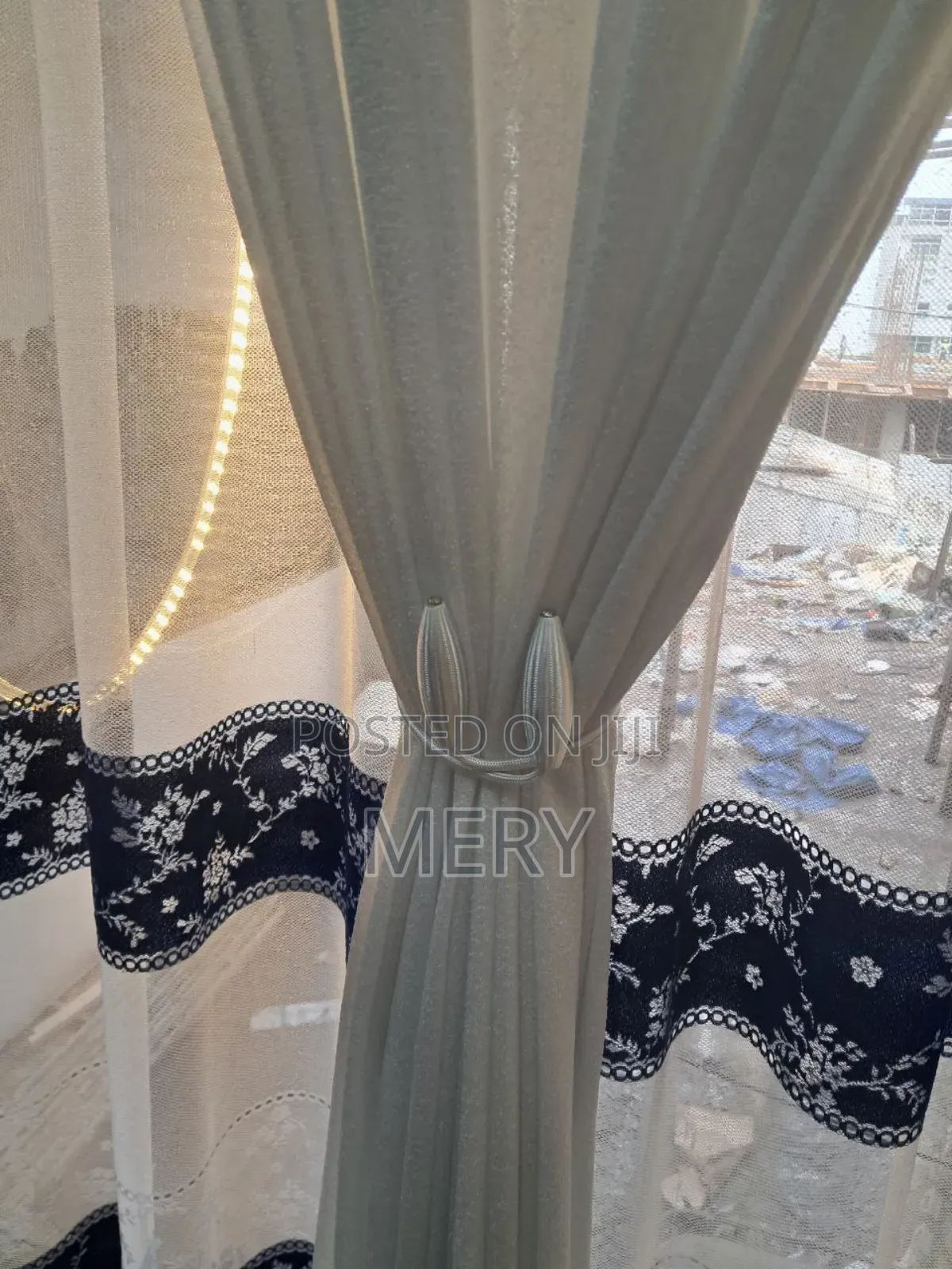 የመጋረጃ ማሰሪያ