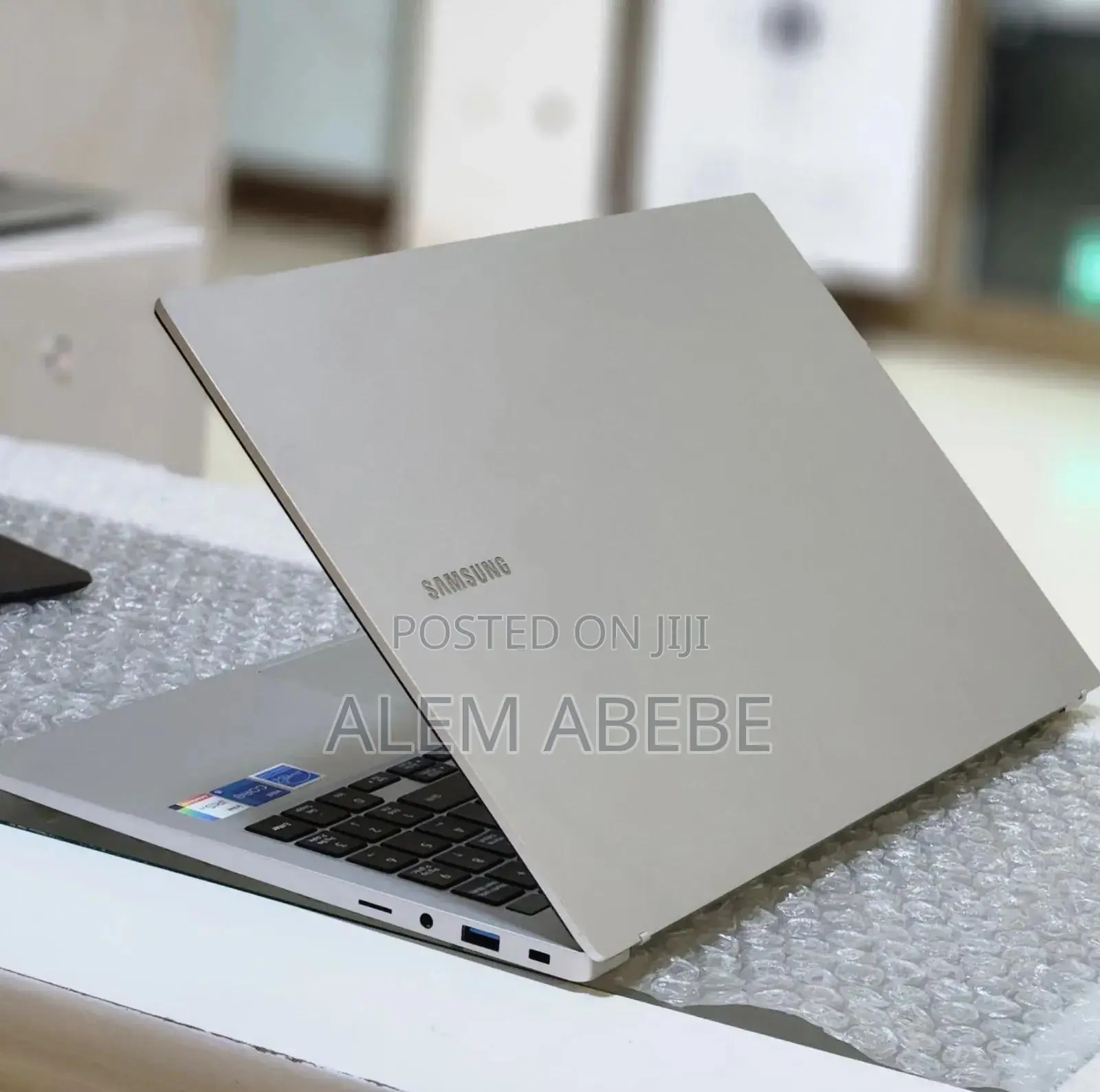 New Laptop Samsung 8GB Intel Core I5 SSD 256GB