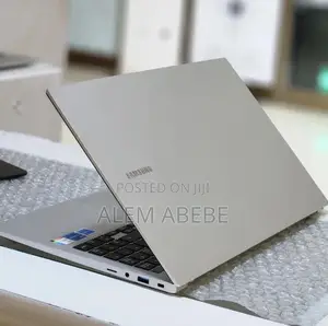 New Laptop Samsung 8GB Intel Core I5 SSD 256GB