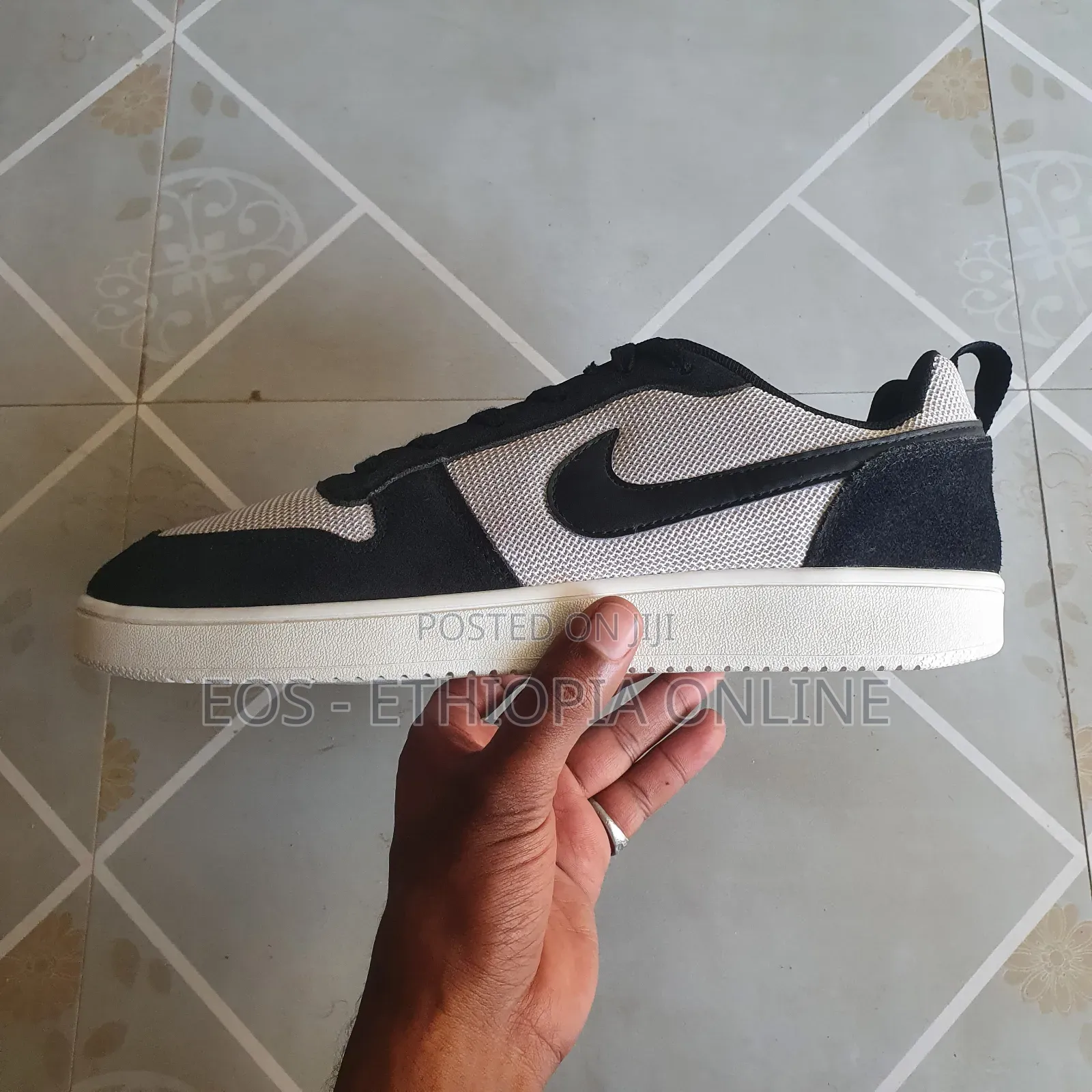 Nike Low Top Casual Sneaker [On Hand]