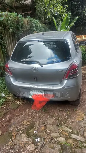 Toyota Yaris 2010 Green