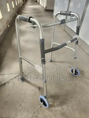 Photo - Foldable Walker Brand New管道medical Walker朱諾walker懲戒medical Walker