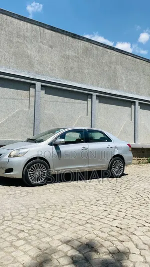 Toyota Yaris 2010 Silver