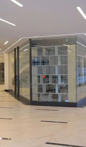 የንግድ ሱቅ ሽያጭ በቦሌ መድሃኒያለም ዋና አስፓልት ላይ በ6 ወር የምትረከቧቸው ከ16 ካሬ ጀምሮ በፈለጉት ካሬ