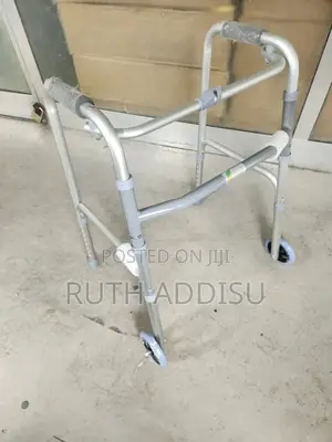 Photo - With Wheels Walker䐭受medical Walker腱你medical Walker庭園medical Walker New