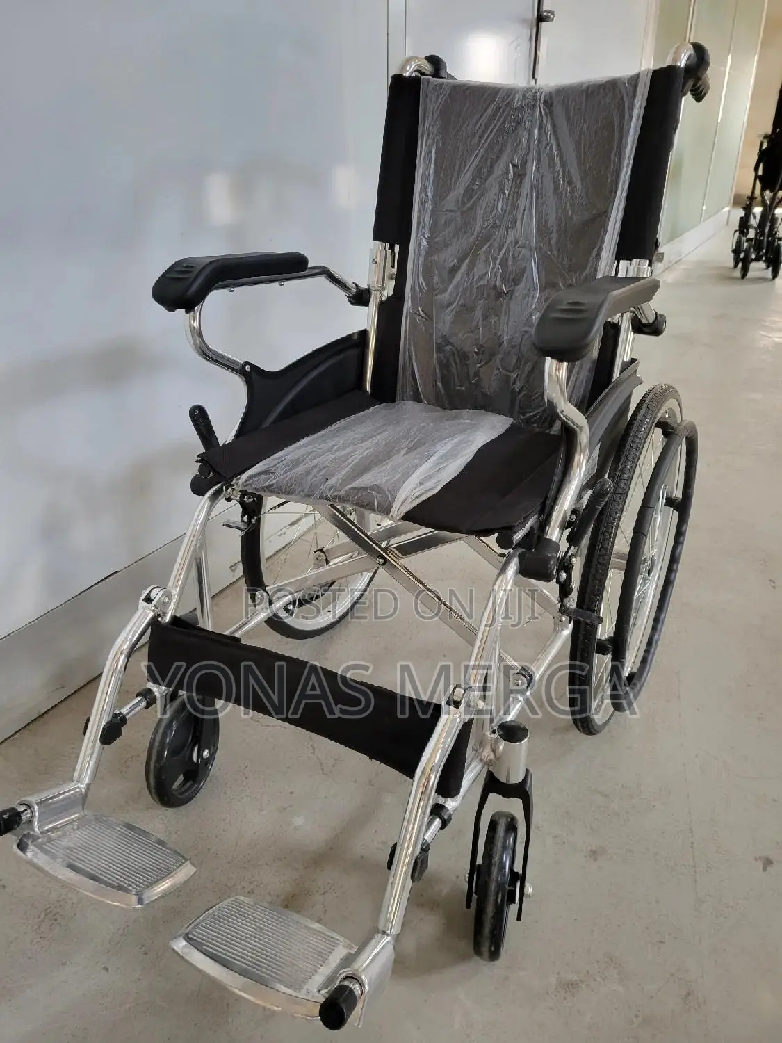 Kid's Wheelchair兮兮wheelchair榻答feature:1. Foldable Wheelchair: Push
