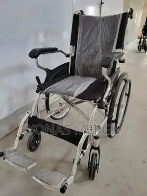 Kid's Wheelchair兮兮wheelchair榻答feature:1. Foldable Wheelchair: Push