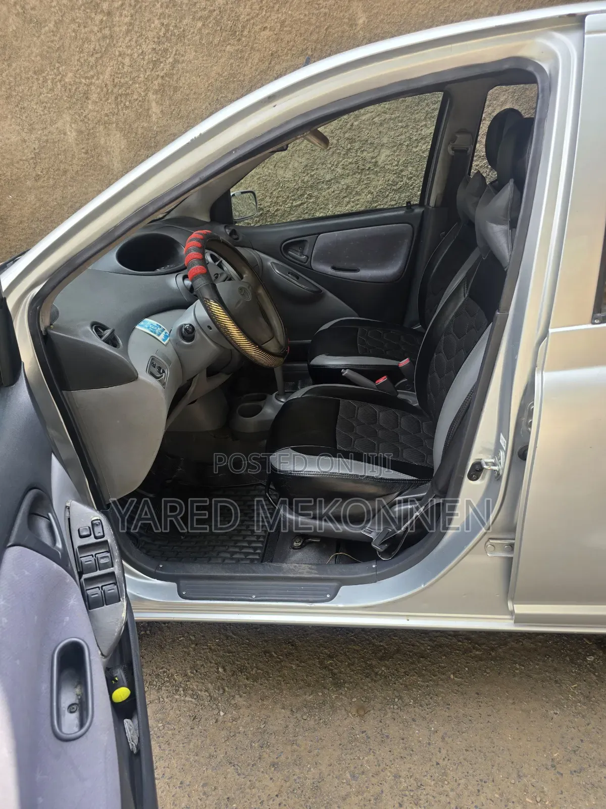 Toyota Vitz 2000 Silver