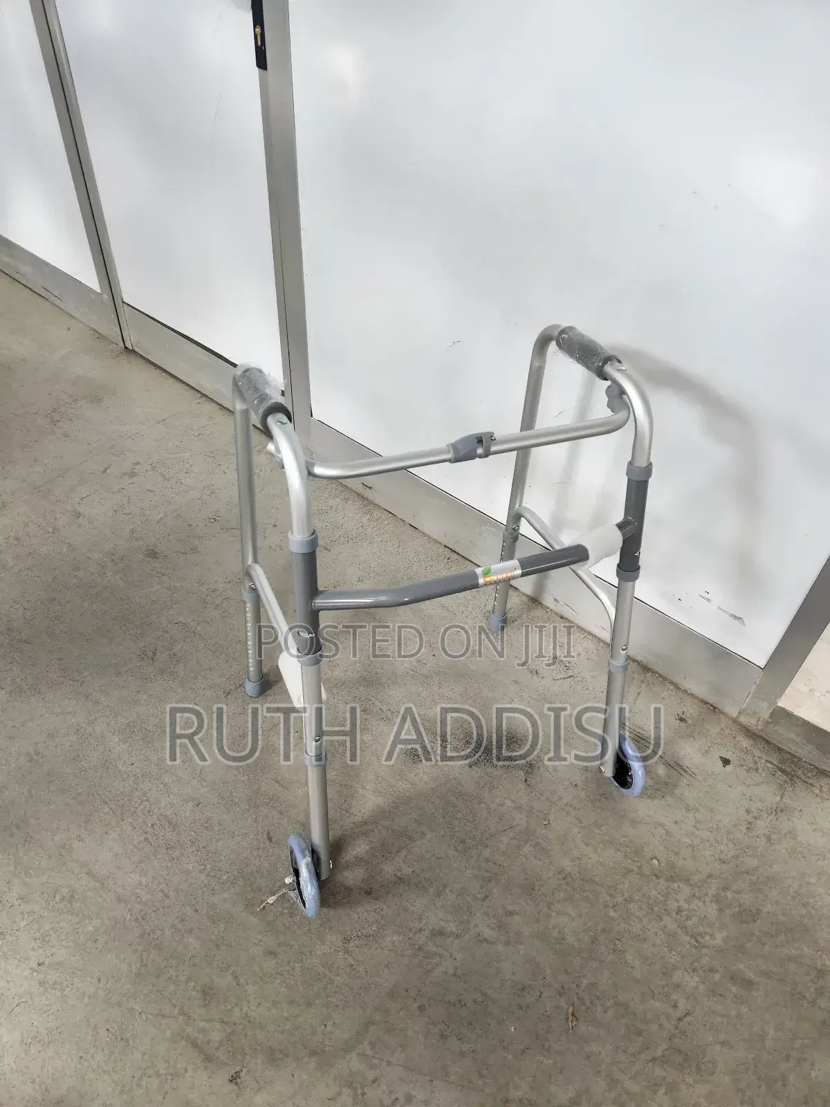 Frontal Wheel Walker段的brand New Laminated Walker奔波walking Aid吞下walker
