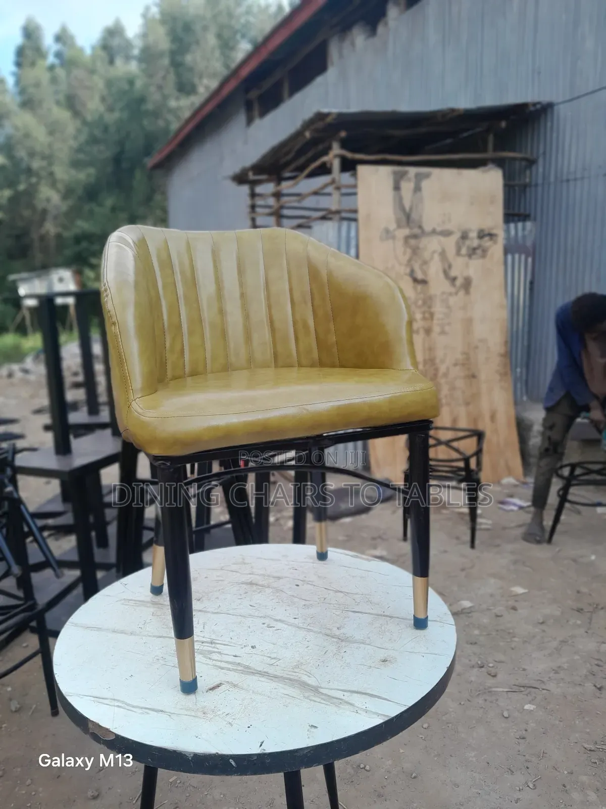 A Cafeteria Restaurant Chairs ከአስተማማኝ ጥንካሬ እና ምቾት ጋራ