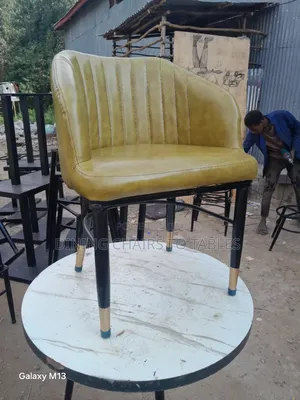 A Cafeteria Restaurant Chairs ከአስተማማኝ ጥንካሬ እና ምቾት ጋራ