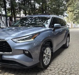 Photo - Toyota Highlander Hybrid 2024 Blue