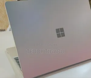 New Laptop Microsoft Surface 8GB Intel Core I5 SSD 128GB