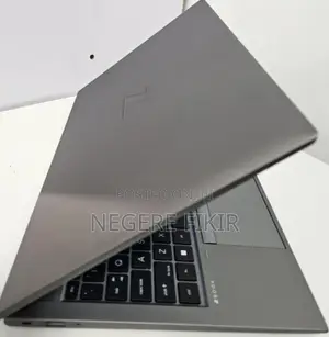New Laptop HP ZBook Firefly G8 16GB Intel Core I7 SSD 512GB