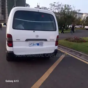 Toyota HiAce 2005 White