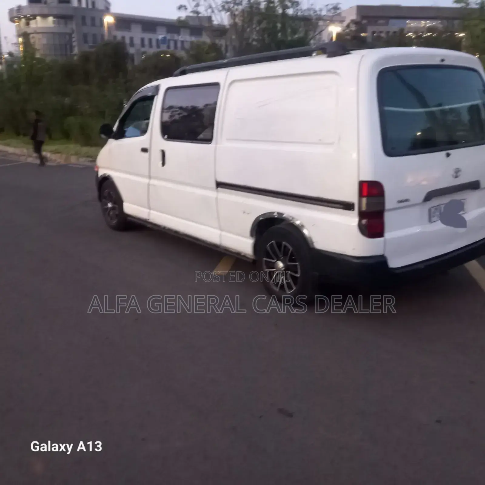 Toyota HiAce 2005 White