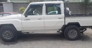 Photo - Toyota Land Cruiser 2019 White