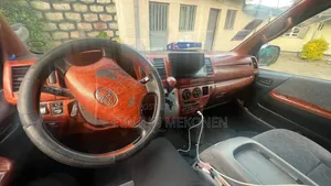 Toyota HiAce 220 2007 Silver