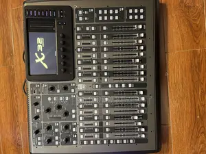 Digital Mixer Beringer X32 Compact