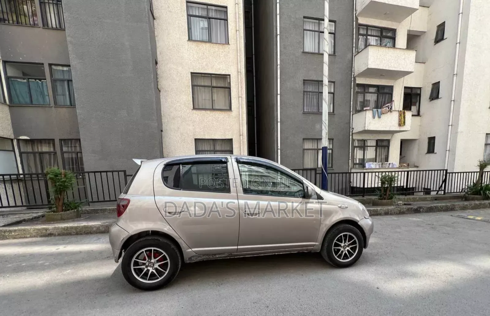 Toyota Vitz 2001 Gray