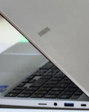 New Laptop Samsung 8GB Intel Core I5 SSD 256GB