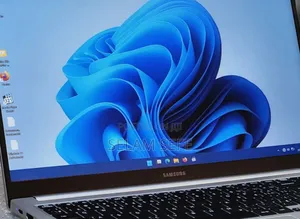 Photo - New Laptop Samsung 8GB Intel Core I5 SSD 256GB