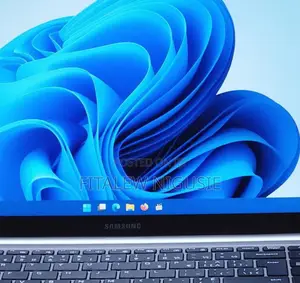 New Laptop Samsung 8GB Intel Core I5 SSD 256GB