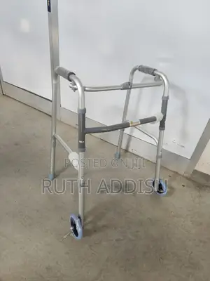 Photo - Foldable Walker者或walking Aid𡯁你foldable Walker第四medical Walker Almuniu