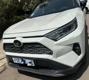 Toyota RAV4 2021 White