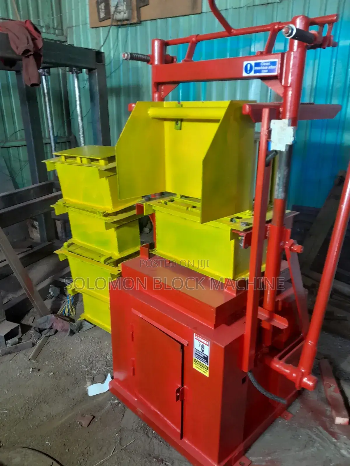 ምን ያክል ብሎኬት በቀን እንደተመረተ መቁጠር ድሮ ቀረ. ምክንያቱም ራሱ ይቆጥራላ!!