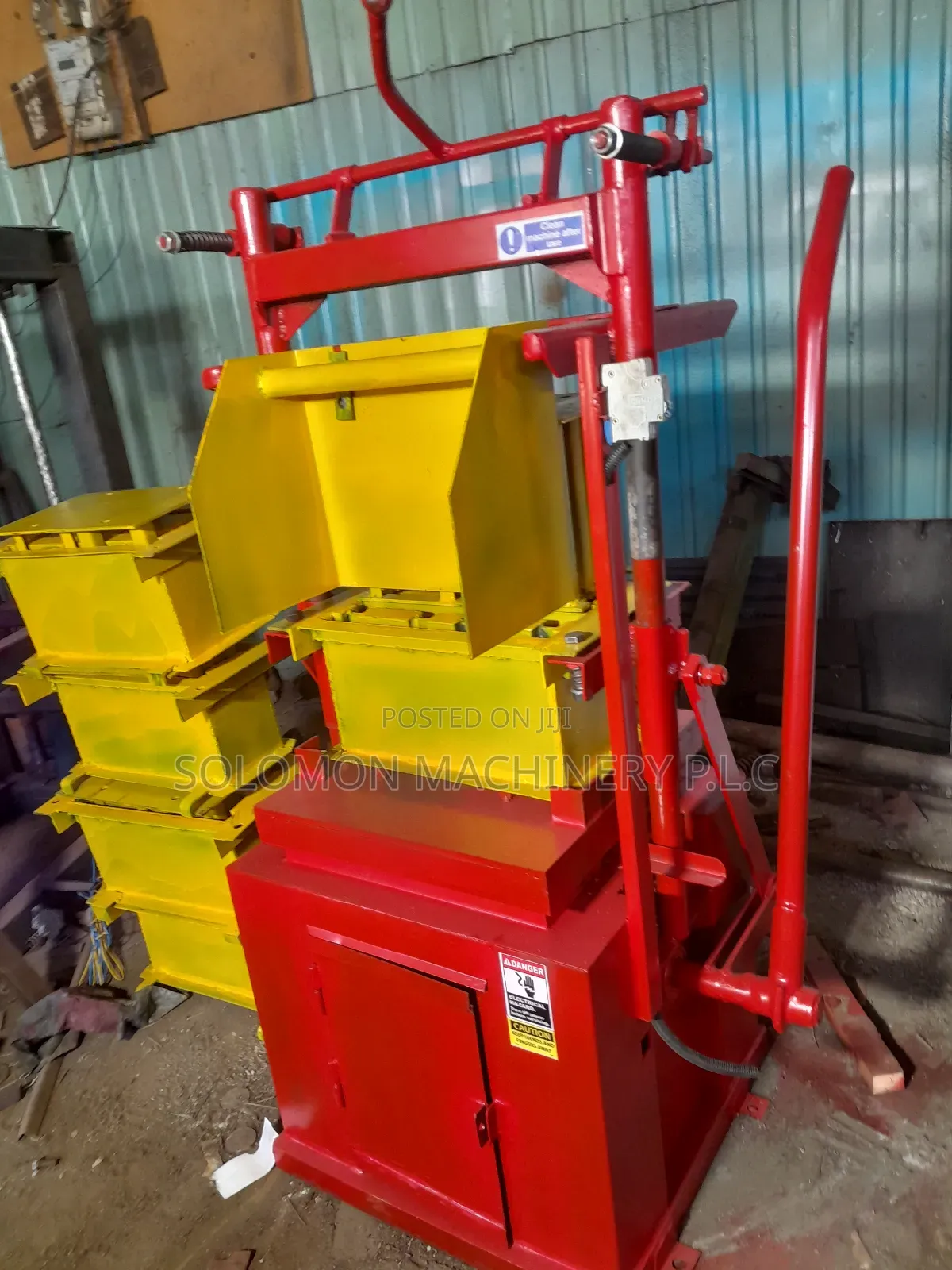 አዲስ የብሎኬት ማሽን