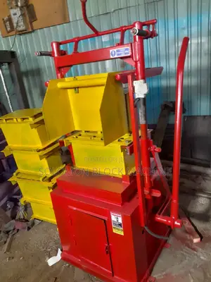 አዲስ የብሎኬት ማሽን