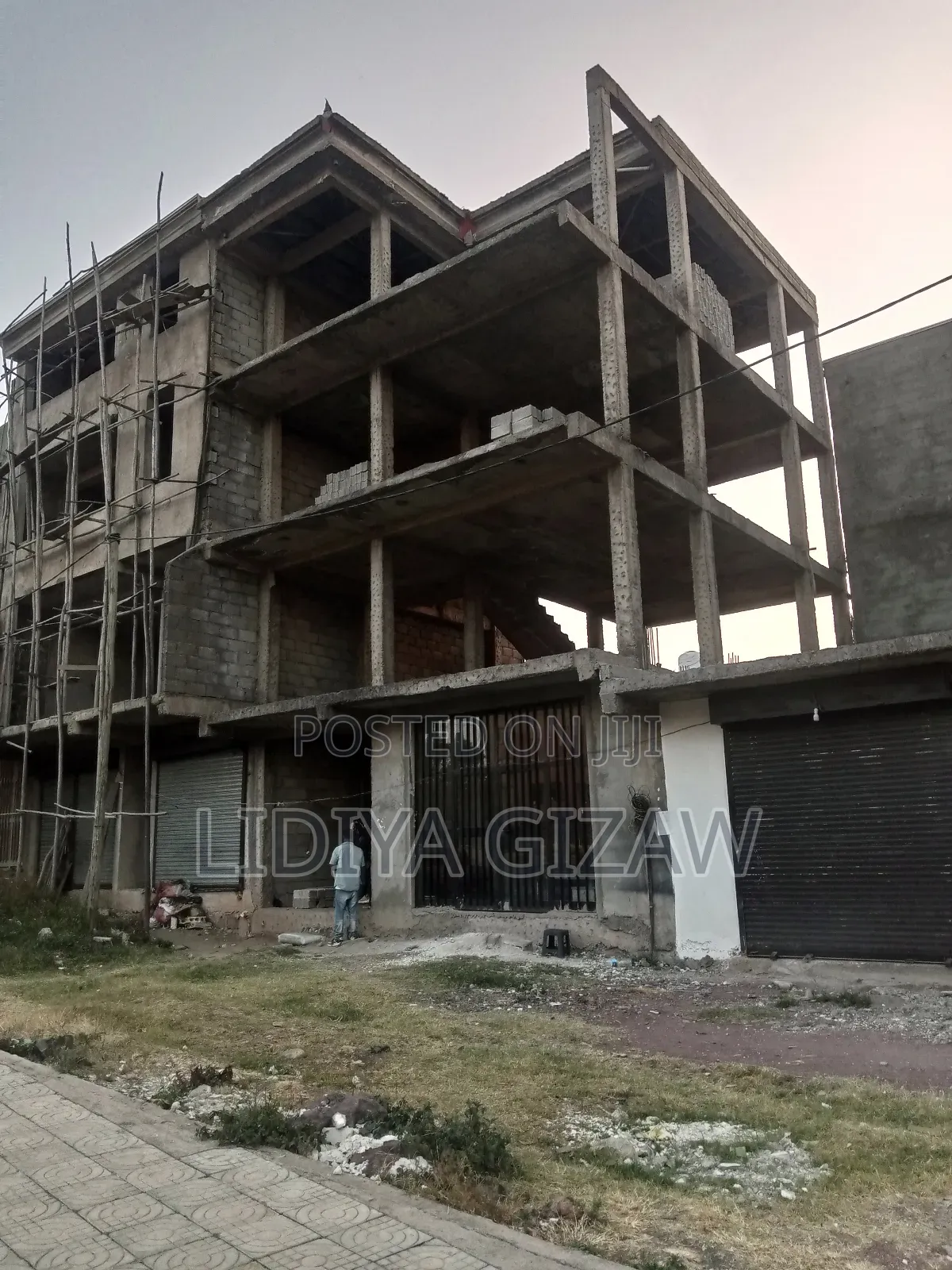 5bdrm House in Akaky Kaliti for sale