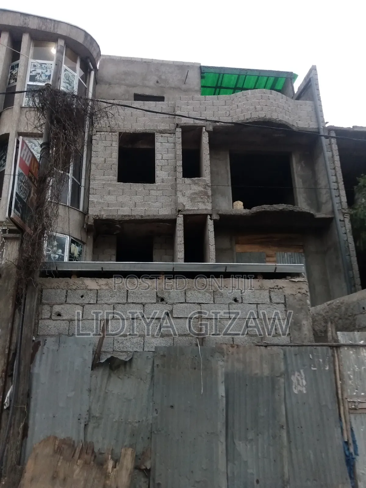 5bdrm House in Akaky Kaliti for sale