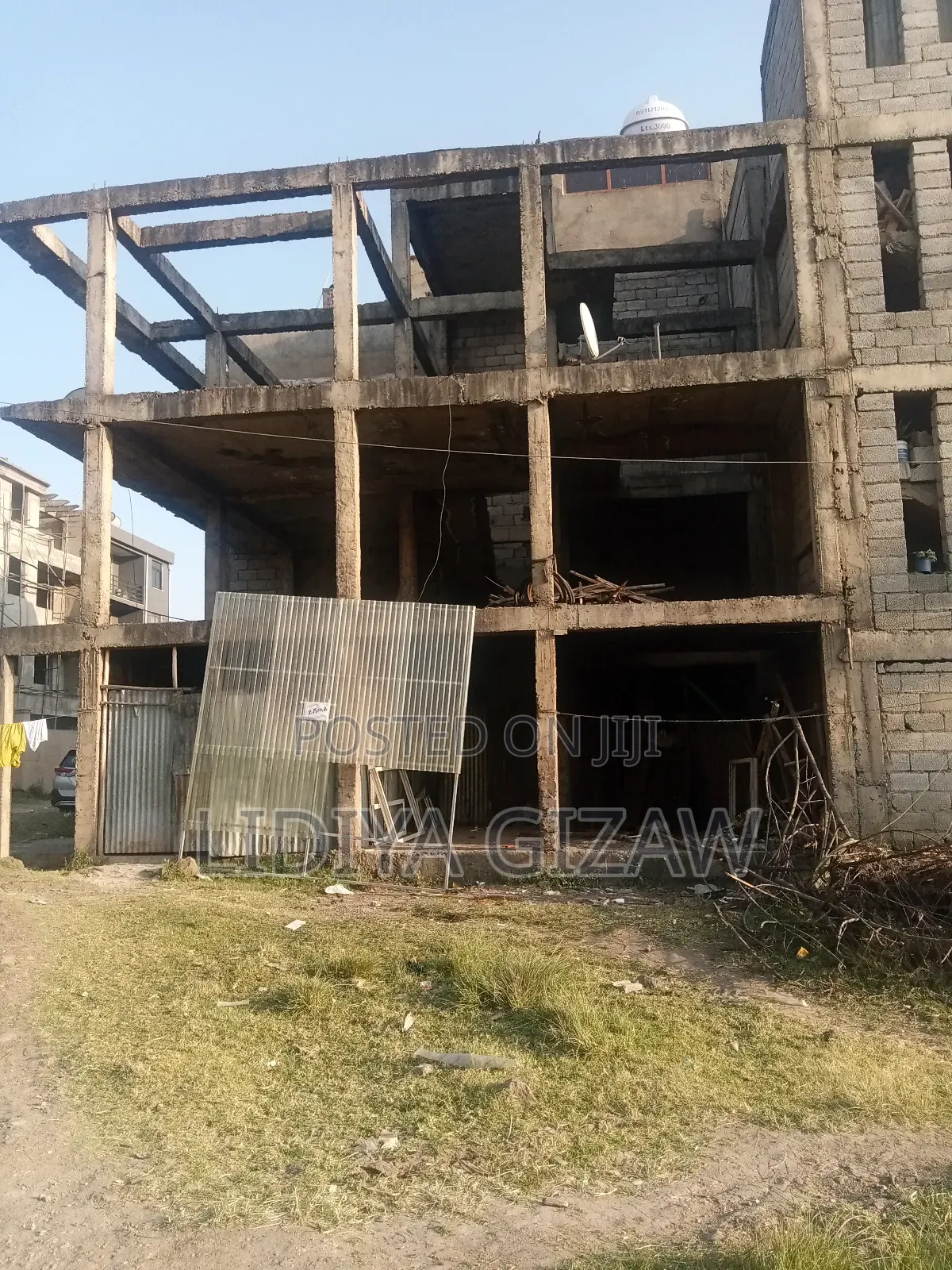 5bdrm House in Akaky Kaliti for sale