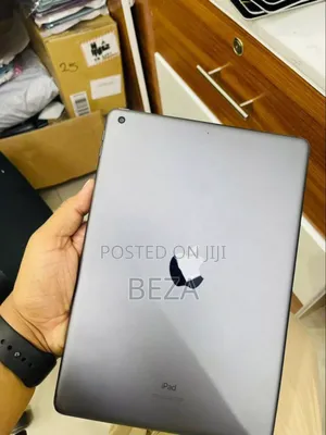 New Apple iPad Air 64 GB Black