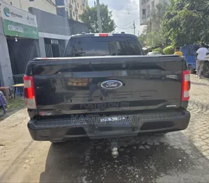 Ford F-150 LARIAT 2021 Black