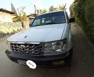 Toyota Land Cruiser 2005 White