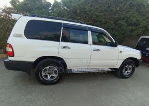 Toyota Land Cruiser 2005 White