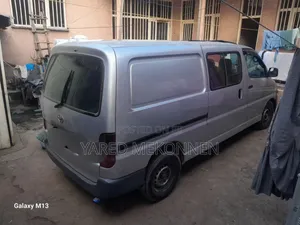 Toyota HiAce 2004 Silver
